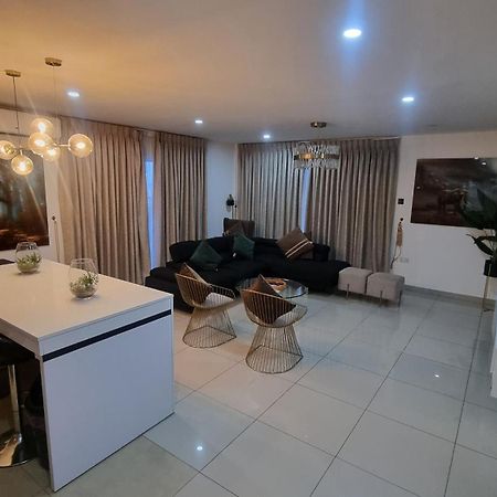 The Gallery Luxury Suites Cpg East Legon Exterior foto